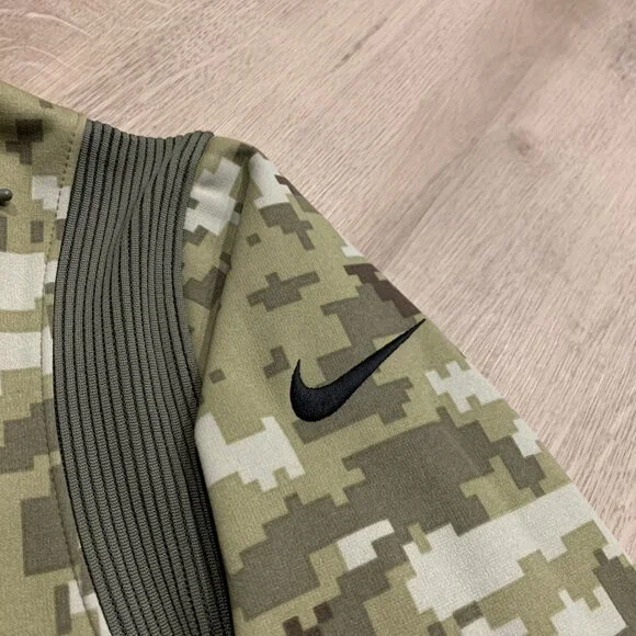 Nike Camouflage Hoodie with New England Patriots Team Logo - Picture 4 of 8